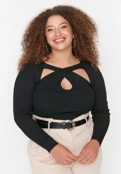 Ribbed Cut Out Detail Top