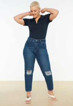 Distressed High Waist Jeans