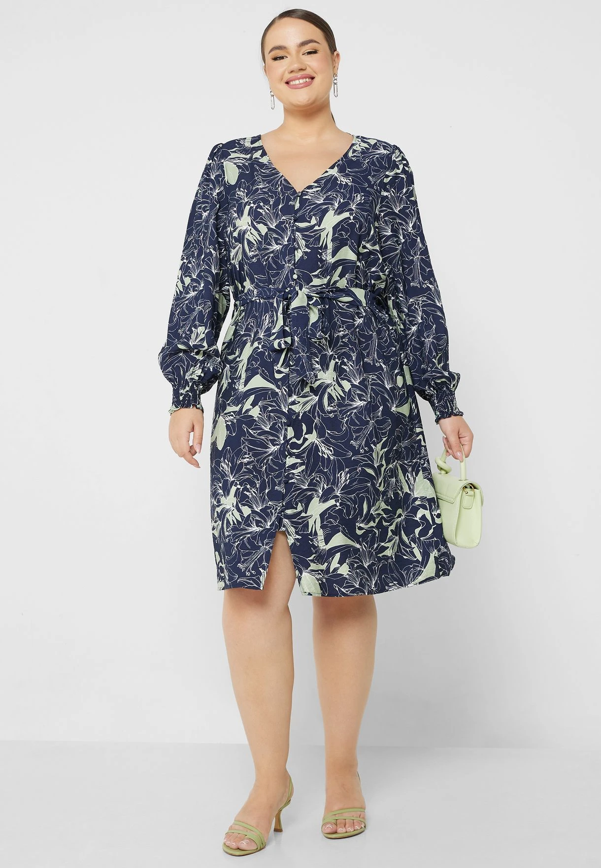 Vero Moda Curve V-Neck Knitted Shirt Dress 3 Vero Moda Curve V-Neck Knitted Shirt Dress