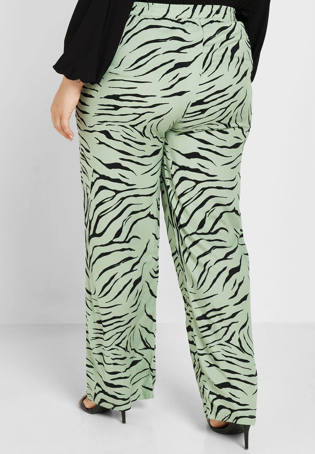 ONLY CARMAKOMA Printed Wide Leg Pants 4 ONLY CARMAKOMA Printed Wide Leg Pants - Image 2