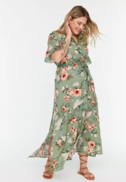 Front Page 12 Front Page -CARMAKOMA Clothing Sales 2 zoom desktop 78