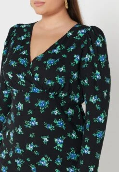 Vero Moda Curve Floral Printed Dress -CARMAKOMA Clothing Sales 3 zoom desktop 113