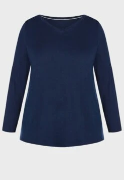 City Chic V-Neck T-Shirt 8 City Chic V-Neck T-Shirt -CARMAKOMA Clothing Sales 3 zoom desktop 16