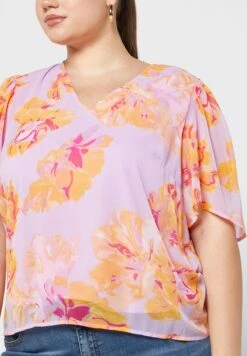 Vero Moda Curve V-Neck Floral Top -CARMAKOMA Clothing Sales 3 zoom desktop 352
