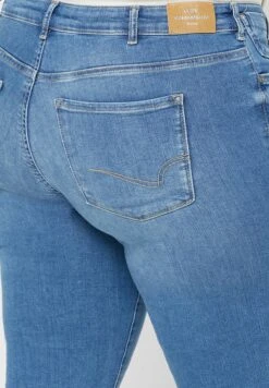 ONLY CARMAKOMA High Waist Straight Jeans -CARMAKOMA Clothing Sales 3 zoom desktop 378