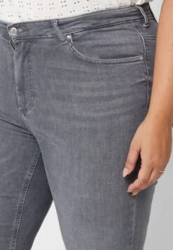 ONLY CARMAKOMA Jeans -CARMAKOMA Clothing Sales 3 zoom desktop 382