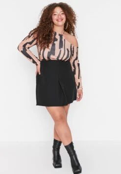 Pleated Mini Skirt -CARMAKOMA Clothing Sales 3 zoom desktop 401