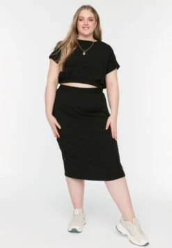 Crew Neck Top & Skirt Set 13 Crew Neck Top & Skirt Set -CARMAKOMA Clothing Sales 3 zoom desktop 423