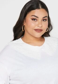 Broderie Collar Detail T-Shirt 8 Broderie Collar Detail T-Shirt -CARMAKOMA Clothing Sales 3 zoom desktop 6