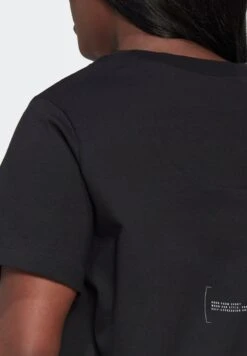 ADIDAS New Classic T-Shirt 9 ADIDAS New Classic T-Shirt -CARMAKOMA Clothing Sales 3 zoom desktop 62