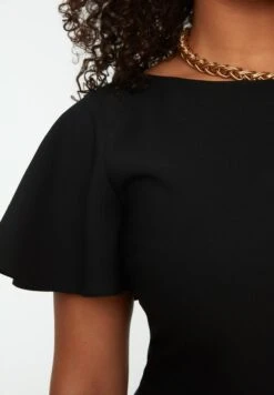 Ruffle Sleeve Knitted Dress -CARMAKOMA Clothing Sales 4 zoom desktop 107