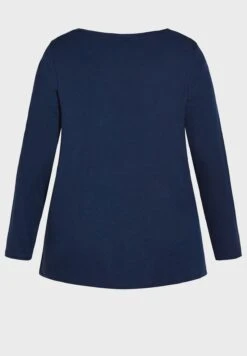 City Chic V-Neck T-Shirt 9 City Chic V-Neck T-Shirt -CARMAKOMA Clothing Sales 4 zoom desktop 15