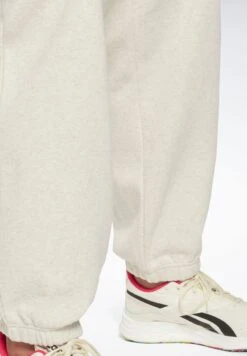 Reebok Big Logo Fleece Sweatpants -CARMAKOMA Clothing Sales 4 zoom desktop 216