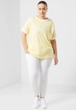 Adidas Originals Adicolor 3 Stripe Classics T-Shirt 9 Adidas Originals Adicolor 3 Stripe Classics T-Shirt -CARMAKOMA Clothing Sales 4 zoom desktop