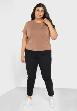 Vero Moda Curve Crew Neck Knitted Top 9 Vero Moda Curve Crew Neck Knitted Top -CARMAKOMA Clothing Sales 4 zoom desktop 287