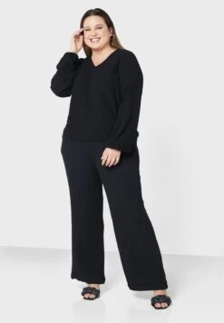 Vero Moda Curve V-Neck Puff Sleeve Top 9 Vero Moda Curve V-Neck Puff Sleeve Top -CARMAKOMA Clothing Sales 4 zoom desktop 308