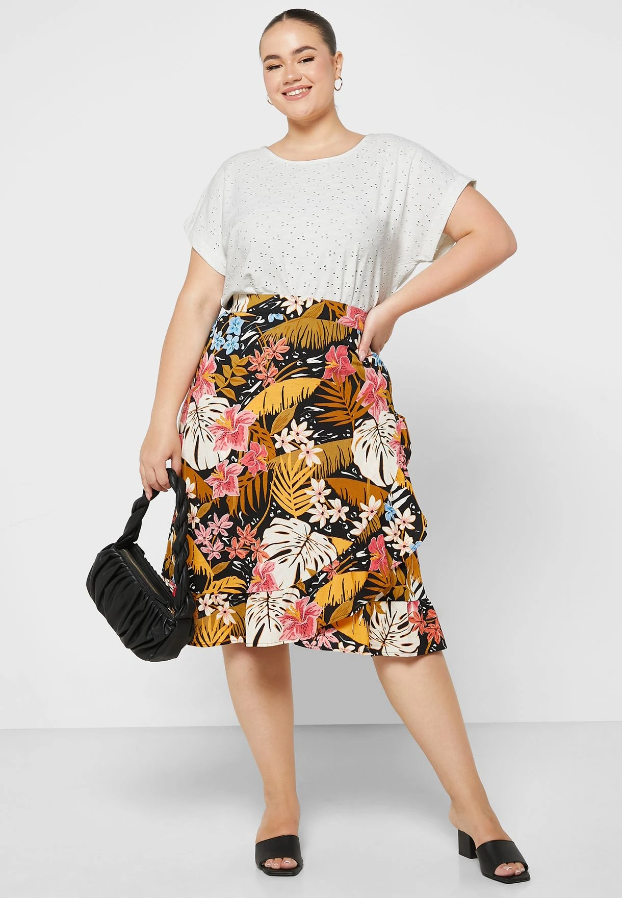 ONLY CARMAKOMA Openwork Knitted T-Shirt 6 ONLY CARMAKOMA Openwork Knitted T-Shirt - Image 4