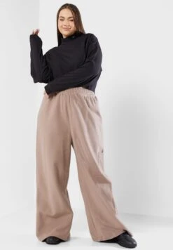 Reebok Classics Wide Top -CARMAKOMA Clothing Sales 4 zoom desktop 334