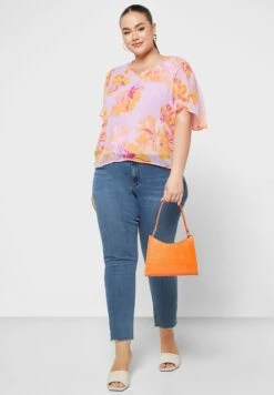 Vero Moda Curve V-Neck Floral Top -CARMAKOMA Clothing Sales 4 zoom desktop 338