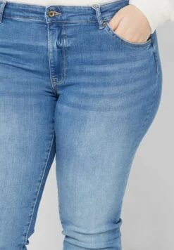 ONLY CARMAKOMA High Waist Straight Jeans -CARMAKOMA Clothing Sales 4 zoom desktop 362
