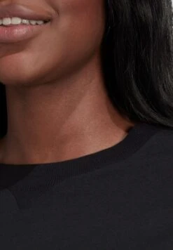 ADIDAS New Classic T-Shirt 10 ADIDAS New Classic T-Shirt -CARMAKOMA Clothing Sales 4 zoom desktop 60