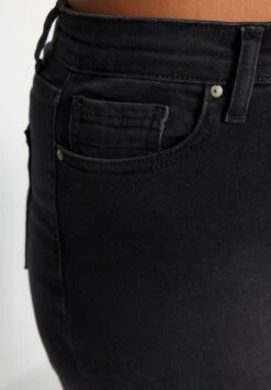 Front Button Detail Skinny Jeans 13 Front Button Detail Skinny Jeans -CARMAKOMA Clothing Sales 5 zoom desktop 153