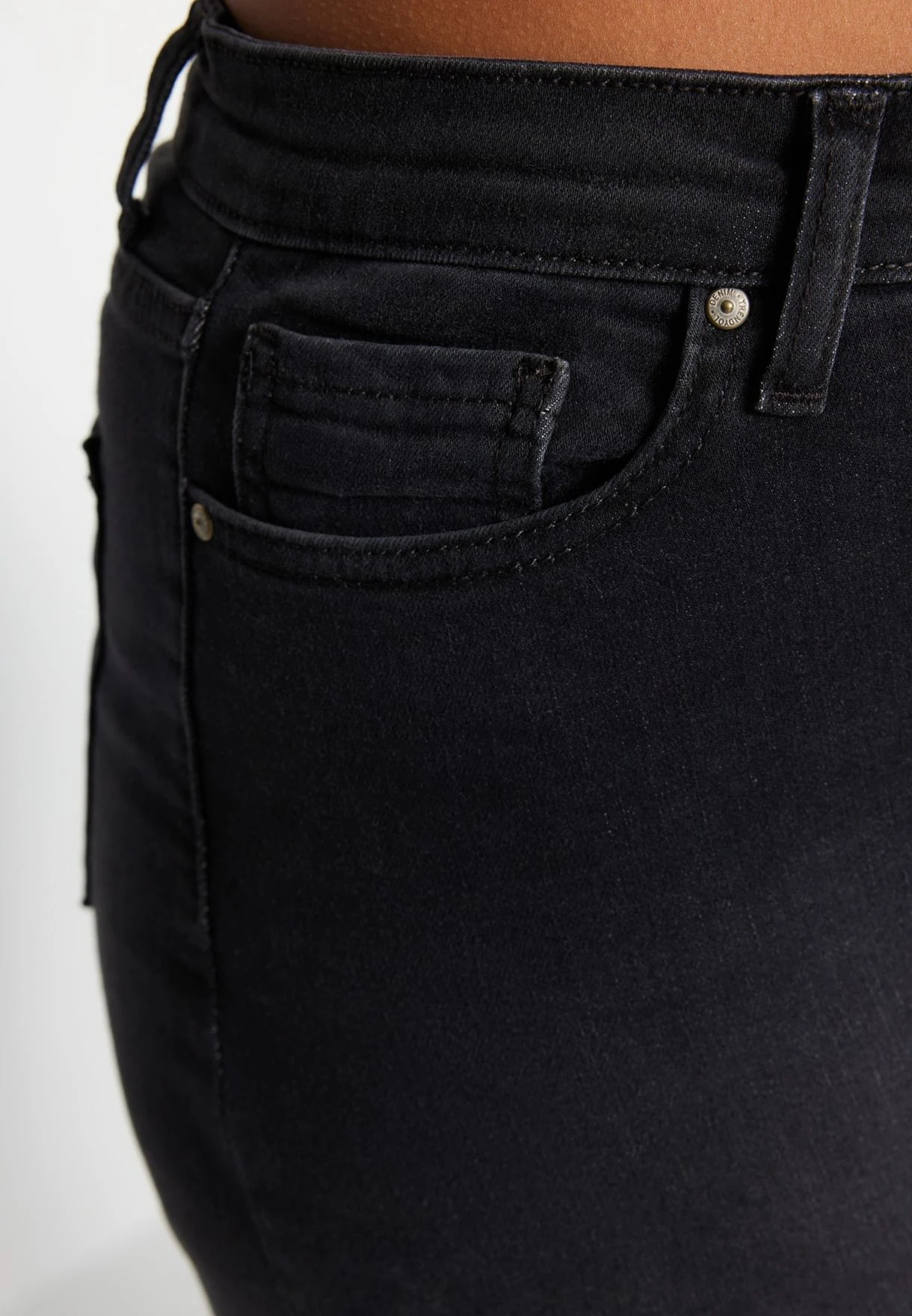 Front Button Detail Skinny Jeans 7 Front Button Detail Skinny Jeans - Image 5