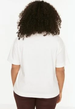 Crew Neck Pocket Detail T-Shirt -CARMAKOMA Clothing Sales 5 zoom desktop 25