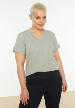 2 Pack V-Neck T-Shirt -CARMAKOMA Clothing Sales 6 zoom desktop 4